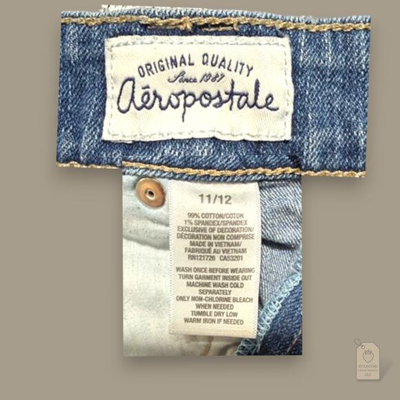 Aéropostale Light Wash Distressed Denim Shorts Women’s 11/12 Casual - Picture 4 of 5
